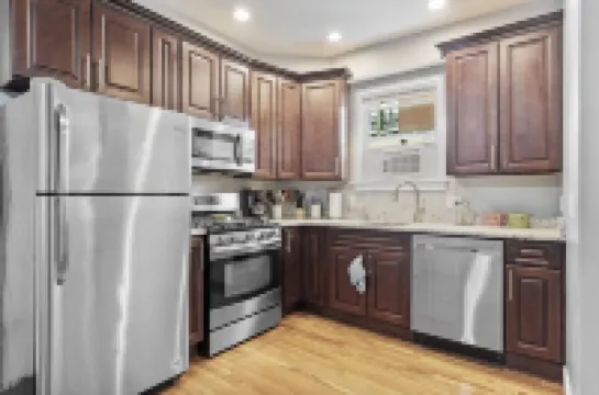 Prime Location!WALK TO WATER & HISTORIC DISTRICT!PRIVATE Large first floor apt!