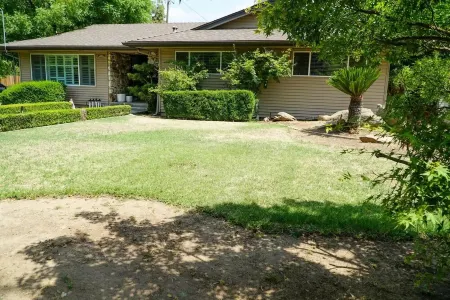 Lupe’s Getaway!! Отели рядом со станцией Fresno Station