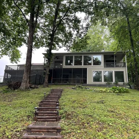 Lakefront Norris Lake house. Dock, Minimal Stairs. Close to I-75, Jacksboro, TN