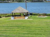Studio condo with amazing water views, short walk to the beach 大西洋灘酒店