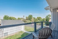 EXPLORE CO-Perfect for fams/groups. Close to DIA.