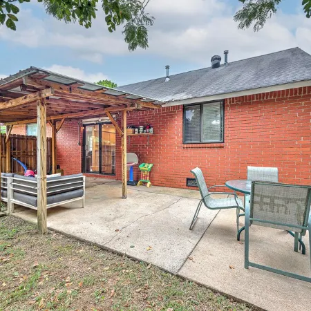 Game Day Getaway: Pet-Friendly Razorback Stay