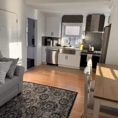 NEWLY RENOVATED STUDIO CLOSE TO DOWNTOWN IPSWICH