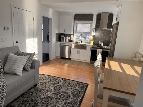 NEWLY RENOVATED STUDIO CLOSE TO DOWNTOWN IPSWICH