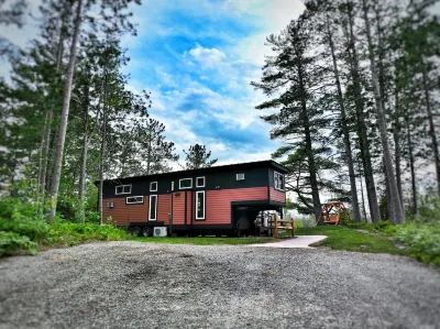 Near Pictured Rocks and trails, On the Au Train River, has private hot tub Các khách sạn gần Bay Furnace Federal Park