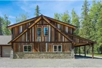 Peaceful cabin overlooking meadow with hot tub Hotels near Safeway
