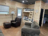 NEW, The Homestead Cabin, close to town, 2 bedroom with bunks, Huge Porch