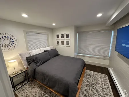 Updated Canyons condo steps from Cabriolet lift - full kitchen, washer/dryer