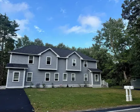 Modern/Luxury Condo Norwood โรงแรมในนอร์วูด