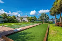 5-Star Deluxe Naples 2Bd/2Br. Resort Heated Pool. Golf. Pickleball. Tennis