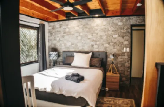 Gorgeous 3 bedroom raked ceiling cabin 布萊克巴特酒店