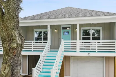 Scenic Sandpiper by the Shore Long Beach Yacht Club附近的飯店