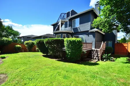 Wonderful 4-Bdrm, 2.5 Bath Home in Renton,15 Min to Seattle,2 Min to Coulon Park