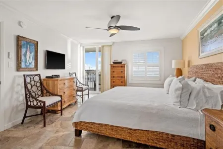 Gorgeous 2 Bed 2 Bath Gulf front, just steps to the white powder beach Отели в г. Сиеста-Ки