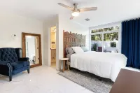 Pool, bbq & large backyard in charming downtown. Pet Friendly!