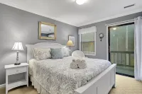 Waterfront, Luxury Panoramic View, Fast Wi-Fi, Private River Access Steps Away! - balcony