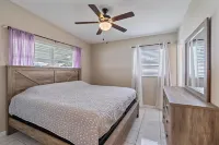 Florida Living Hotel dekat Manatee Technical College West Campus