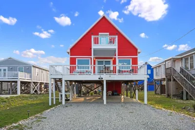 5 star rated property. Pet friendly Beach vacation home steps away from the Gulf Hotels near The Pines Park Public Boat Launch