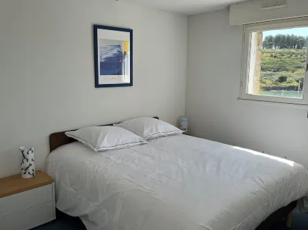 T2 apartment with terrace and view of Sauzon ria