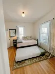 Ivy Jungalow | Bright, Clean, & near Downtown