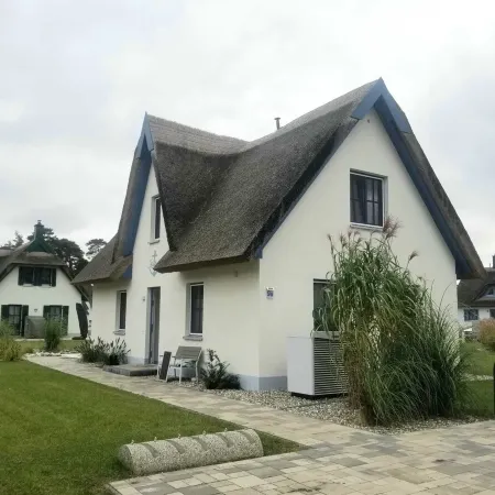 "Käptn 9a" thatched-roof villa with 105 sqm, sauna, fireplace, beach chair, double parking space