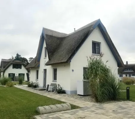 "Käptn 9a" thatched-roof villa with 105 sqm, sauna, fireplace, beach chair, double parking space