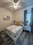 New Luxury 1BR Cottage in Downtown Auburn! Rainbow Shops附近的飯店