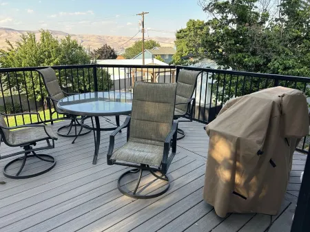 Centrally Located 4-bedroom house in Lewiston with a View,  close to College