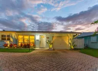 Heated pool & hot tub, one mile from beach!