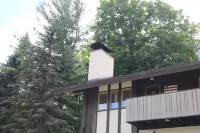 Great Value- Open Aug 17-26  --Boyne Mountain  - Mountain Villa - 3Bedrm 2 Bath - Pools