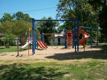 Spacious Norfork Lake View Bunkhouse, Resort Amenities, Family/Fishermen/Pets