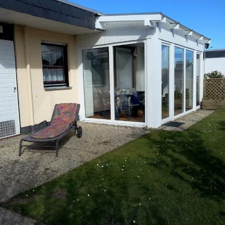Bungalow 58 sqm, 300 m from the beach and subtropical bathing paradise, WLAN
