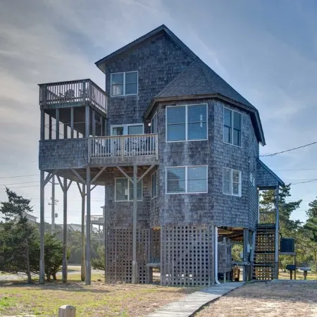 Semi-Oceanfront home with direct access to the beach!
