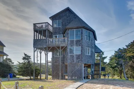 Semi-Oceanfront home with direct access to the beach!