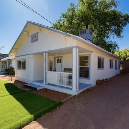 Cozy Home in Old Town on Main St 2BED-2BA Steps away from wine & food!
