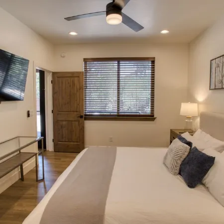 NEW Show Low Retreat