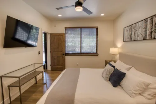 NEW Show Low Retreat