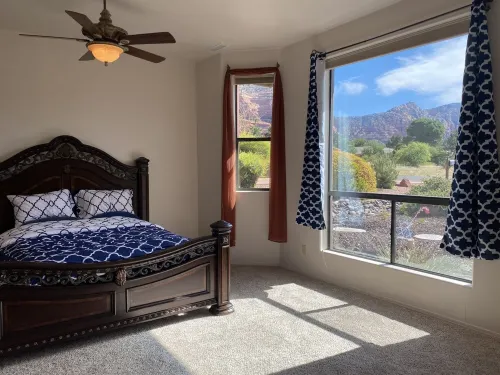 Large Sedona single family home with red rock views, walk to Bell Rock Hotels in Village of Oak Creek