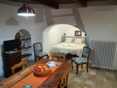 Trullo alleyway, central with private garden