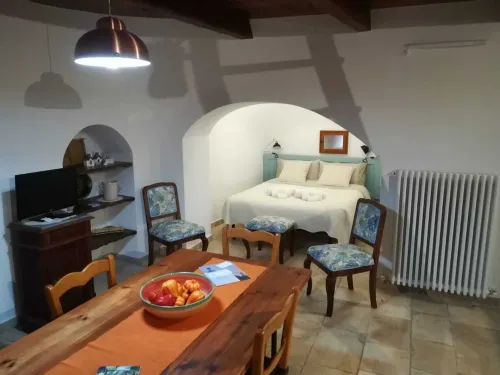 Trullo alleyway, central with private garden