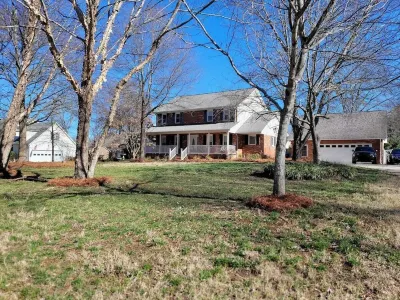 Charming Entire Harrisburg home with large yard. Hotels near Publix Super Market at Harris Square