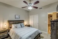 Your Home Away From Home in the Sunshine! Minutes from great amenities. Hotel a Oro Valley