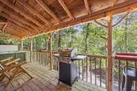 Peaceful Creekside Cabin in Dahlonega, GA with Hot Tub
