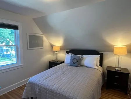 Brew City Boho - Wauwatosa Отели рядом с достопримечательностью «Time Square Watch Shop»