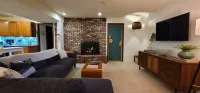 Spacious Mid Century apartment - 5 min walk to Reed College