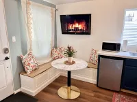 Rosy Casita with A/C near Base & Downtown with easy access to freeway Hotel a National City