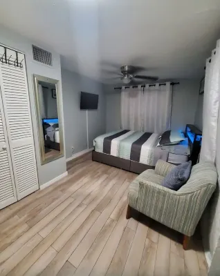 Private Guest Suite close to Hard Rock Stadium / Casino and the beaches Hotels near Walmart Supercenter