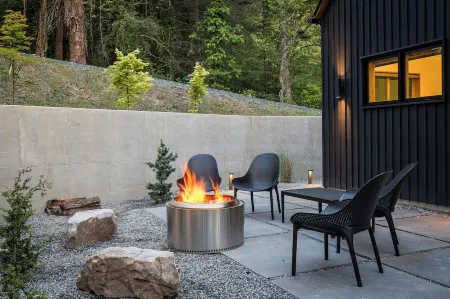 Architect-Designed 3BR Forest Retreat Near Asheville