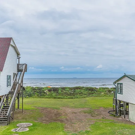 Stunning beach views-100 steps to beach-Huge deck