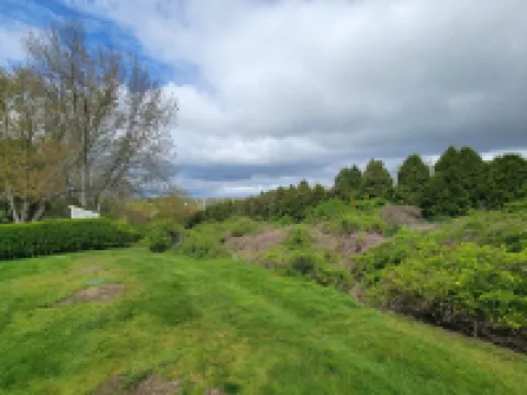 Quiet family escape and just 5min drive to the beaches.